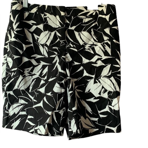 Mario Serrani Pants - Mario Serrani women's size 2 floral modest shorts shorts